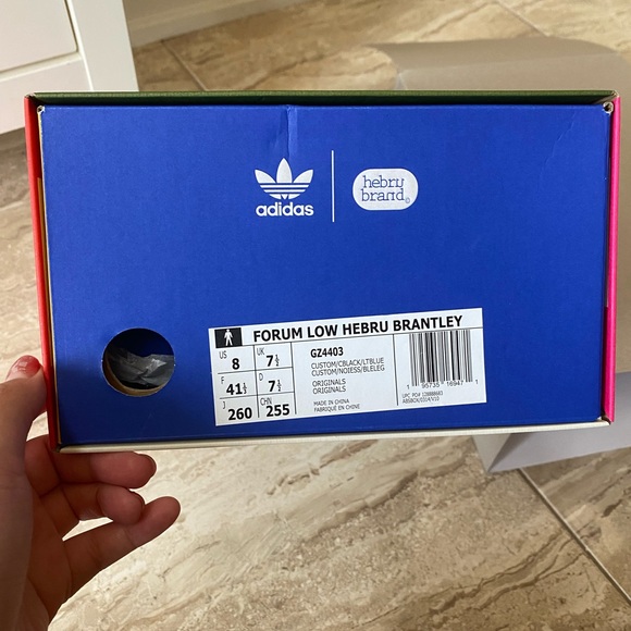 Adidas - Picture 3 of 5